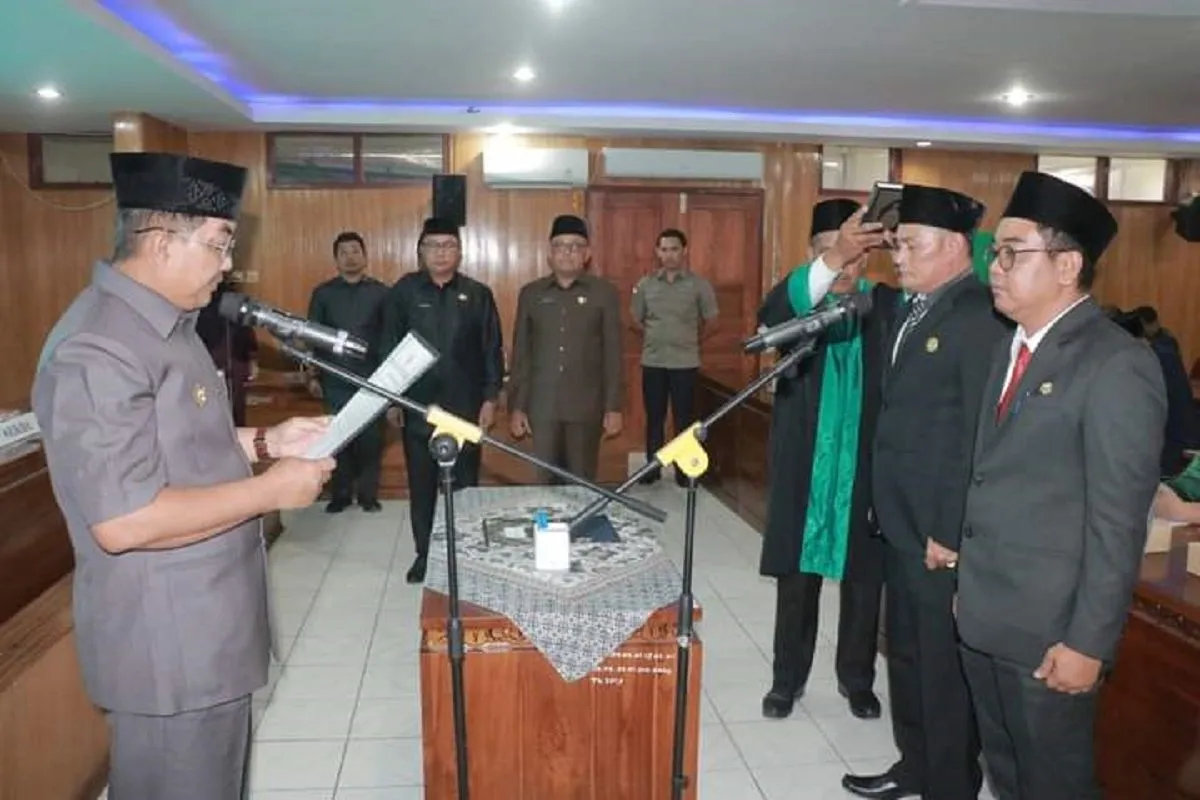 Bupati Tanjung Jabung Barat Melantik Kepala BKAD dan Kasat Pol PP