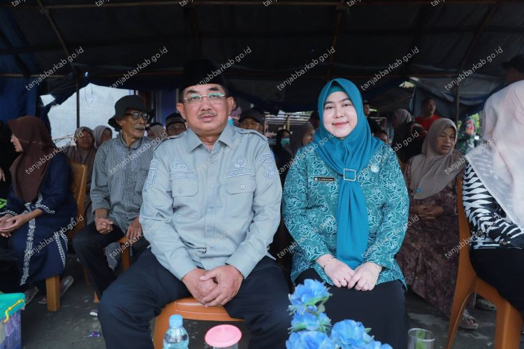 Bupati Anwar Sadat Salurkan Bantuan untuk Korban Kebakaran Teluk Nilau
